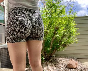 GF Juicy ass in Summer leggings