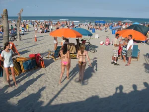 Mix of candid girls at the beach and in bikinis
