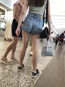 Two candid sexy girls subway creepshots