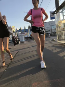 Hot Chicks in Shorts Photos