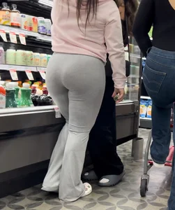 Latina :peach:Shopping with friends (OC)