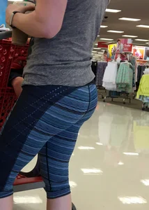 Target milf with a nice ass in tight patterned leggings