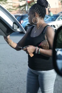 Ebony milf out shopping in grey leggings