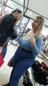 Latina Argentinian in the shoping in awesome boobs (OC)