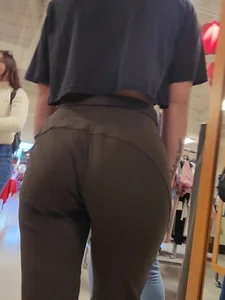 College PAWG with perfect bubble ass w/ Closeups
