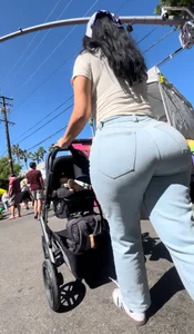 Latina Milf with a PHAT ass in jeans😫 (ОС)
