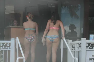 Huge collection of sexy girls out in bikinis in Florida