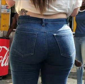 PAWG in jeans (not-OC)