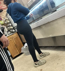 Big booty Latina in neighborhood store (oc)