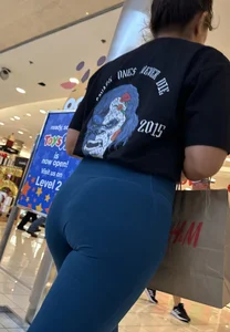 Ass in Leggings