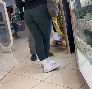 Bonus shots from the green leggings bootyful babe!