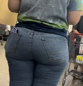 Thick PAWG had Some Booty Meat