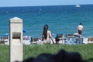 Florida beach and bikini girls