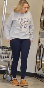 Gorgeous blonde in Lululemon leggings!