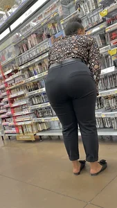 Sexy Juicy Big Bubble Butt Lightskinned Ebony Milf Dressed Classy😮‍💨