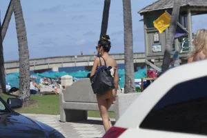 Deerfield Beach girls in bikinis