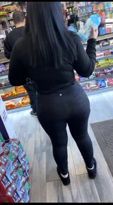 Thicc PAWG butterface in Leggings (OC)