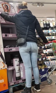OC PERFECT BUTT in Tight Jeans