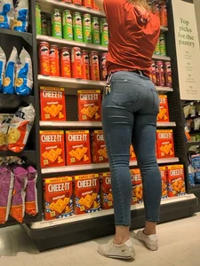 Quick blonde girl in jeans