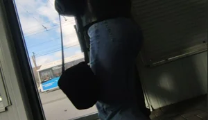 Girl with a round ass🍑