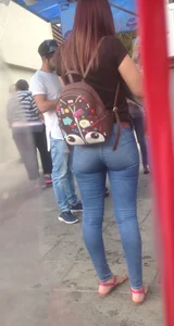 Beautiful plain pants in thin women. LOOK AT IT!