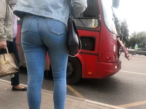 Sexy Round Booty and Legs in Blue Jeans Bus Stop Creepshots