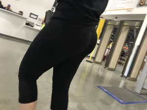 Sexy Amazon employee in leggings with a nice ass