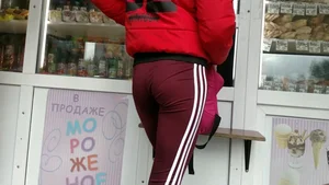 Ass in red sweatpants street candid video