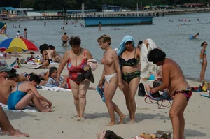 Verna topless beach girls out in the sun