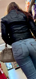 Baddie in Dollar General showing off her sexy ass