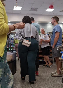 Thick curlyhead goddess in blue leggings
