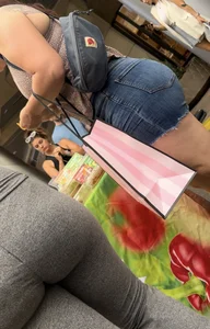 Jiggly pawg with her pawg mother (OC)