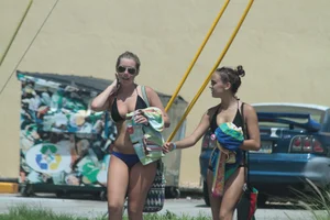 Candid Florida beach and bikini girls