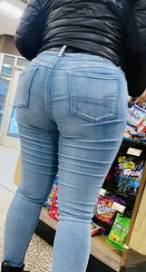 Chic w huge rounder in tight jeans‼️
