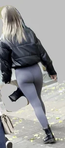 Perfect PAWG in tight grey leggings