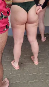 Pawg in green bikini (NOT OC)