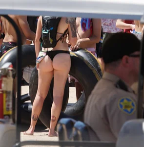 Sexy bikini girls