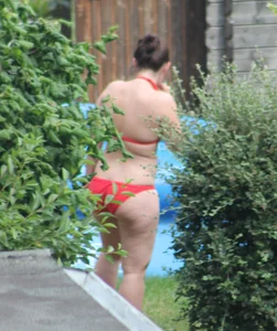 Thick babe in the backyard in red bikini