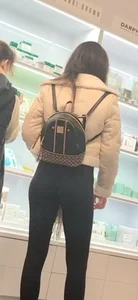 Beauty with amazing ass and gap