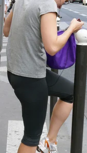 Skinny babe in leggings with some serious vpl