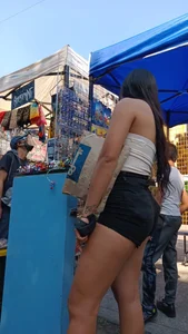 Teen resaltando sus ricos pezones con piercing