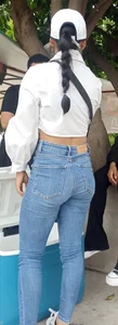 Petite Latina with standing buttocks in very tight pants💯