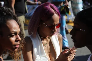 Candid boobs, nip slip and downblouse pics
