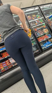 Tight beautiful ass and legs in blue legging. OC