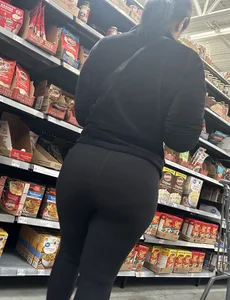 Fine lady in black shopping Bendover/squat‼️