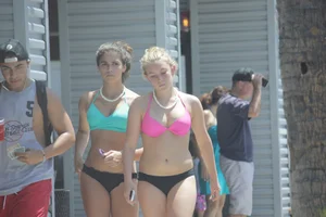 Even more sexy Florida bikini babes including a midget in a bikini