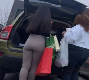Caught this Hot tight babe in leggings leaving