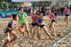 Thai candid volleyball girls