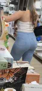 HOT PAWG in jeans