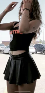 Smiling non-candid Hooters girl in a mini skirt pics